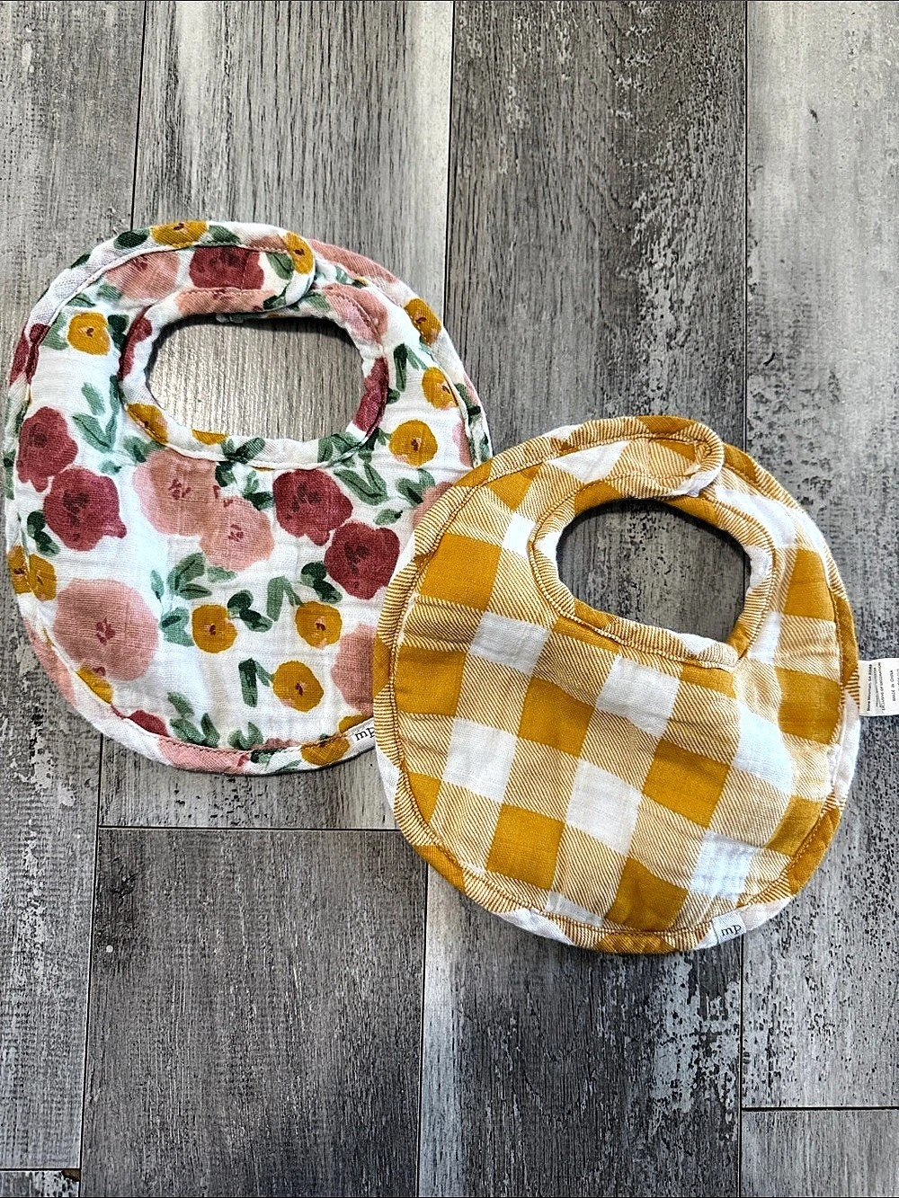 mud pie Floral Baby Bib Set in White & Yellow Like New